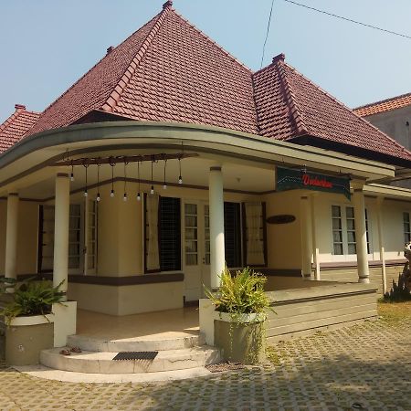 Doeloerkoe Homestay Solo Extérieur photo