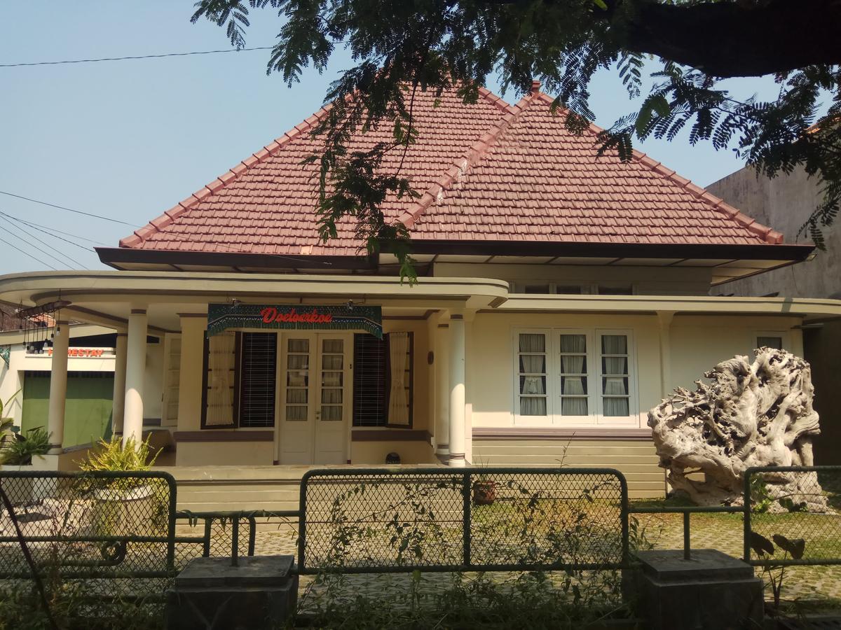 Doeloerkoe Homestay Solo Extérieur photo