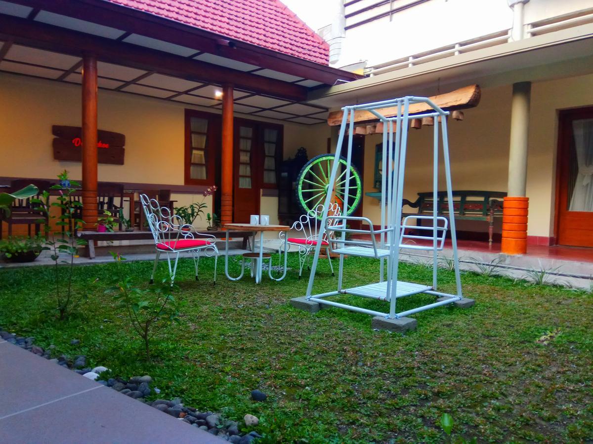 Doeloerkoe Homestay Solo Extérieur photo