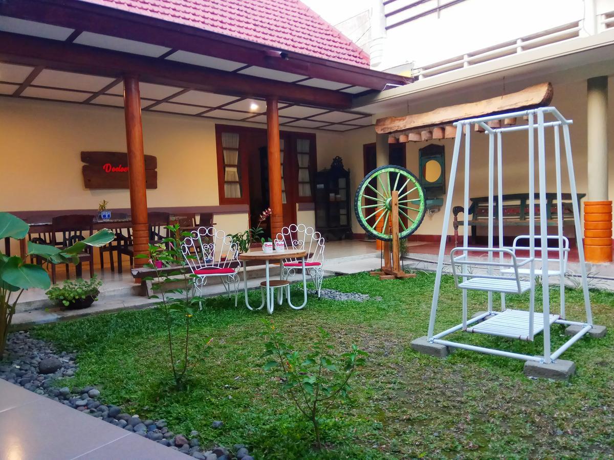 Doeloerkoe Homestay Solo Extérieur photo