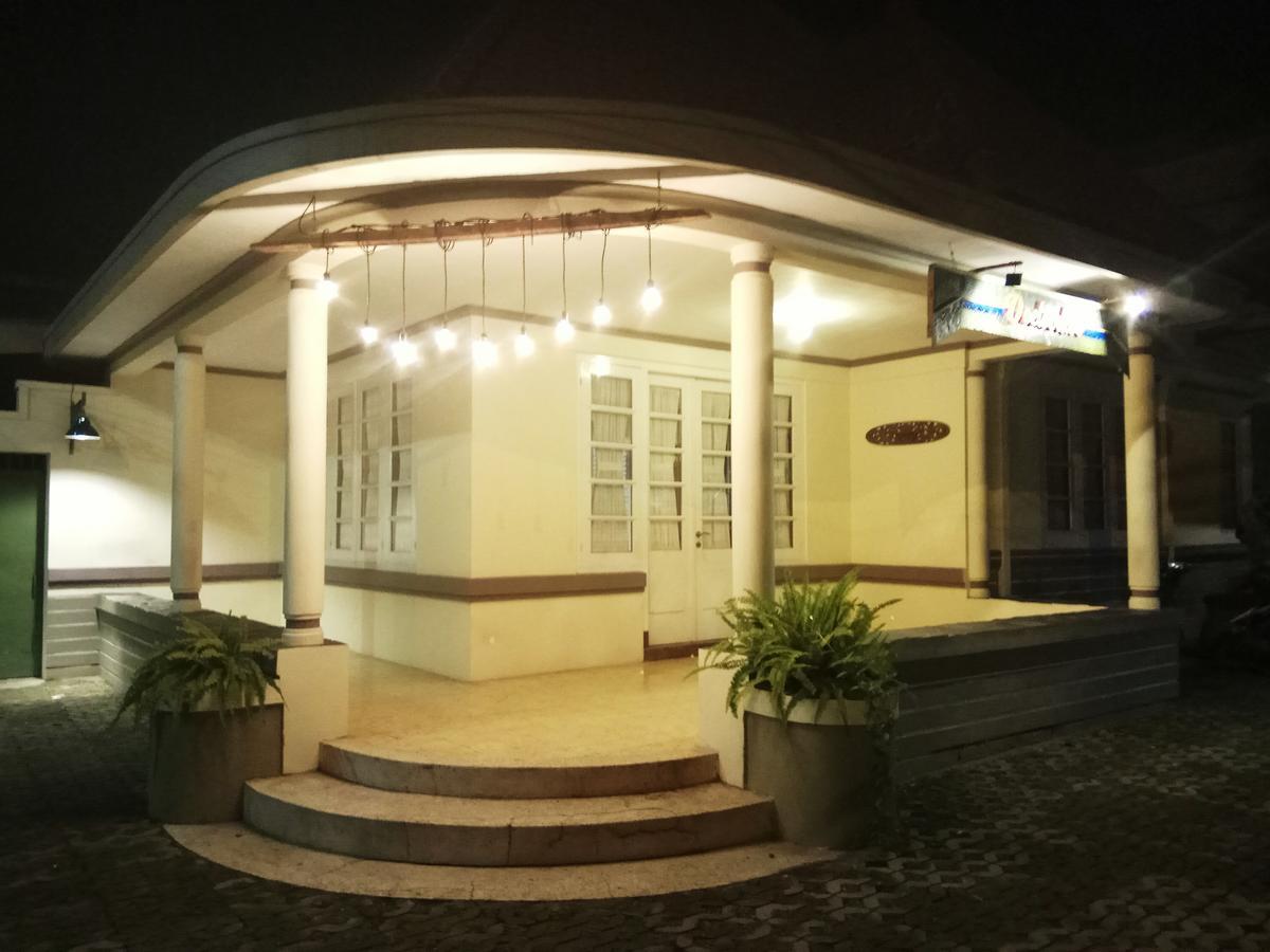 Doeloerkoe Homestay Solo Extérieur photo