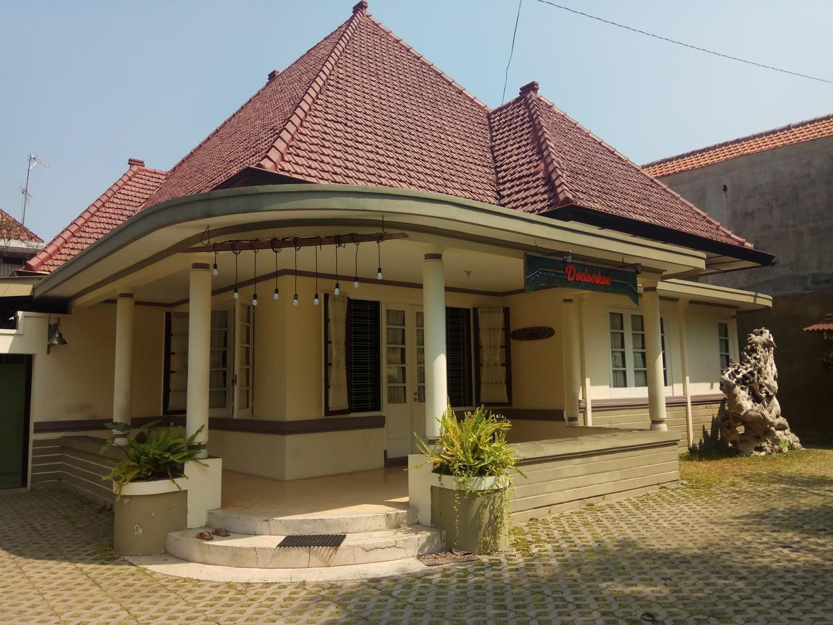 Doeloerkoe Homestay Solo Extérieur photo