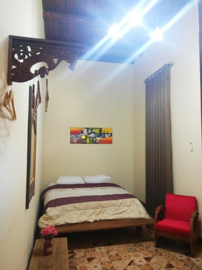 Doeloerkoe Homestay Solo Extérieur photo