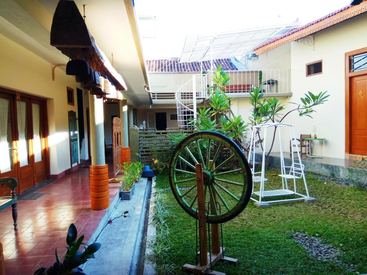 Doeloerkoe Homestay Solo Extérieur photo