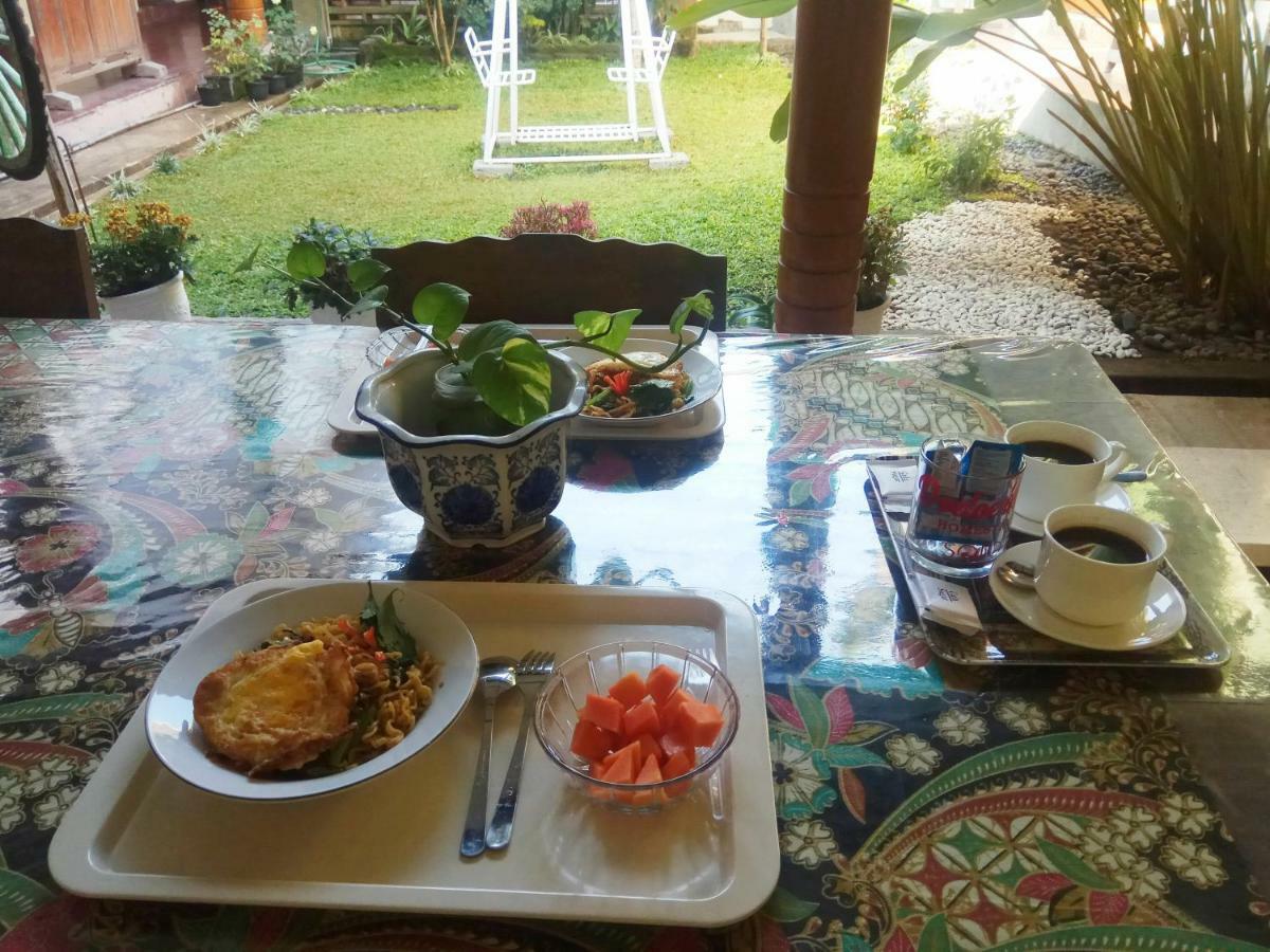 Doeloerkoe Homestay Solo Extérieur photo