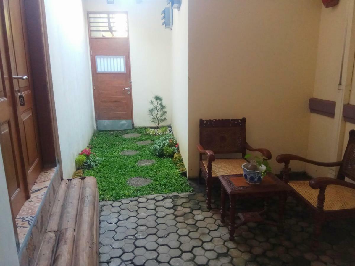 Doeloerkoe Homestay Solo Extérieur photo
